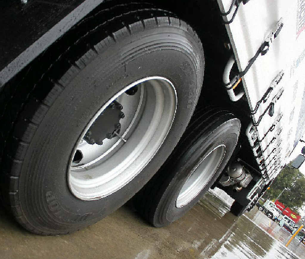 WAY TO MOVE: The 6x2 option is available for a variety of wheelbase options. WAY TO MOVE: The 6x2 option is available for a variety of wheelbase options.